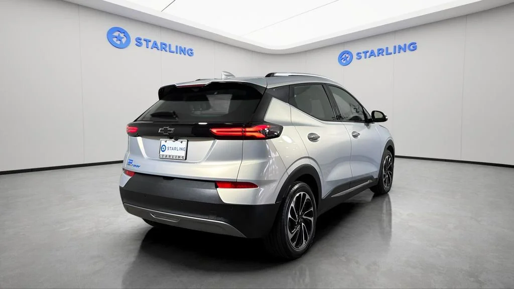 Used 2023 Silver Flare Metallic Chevrolet Premier image 9