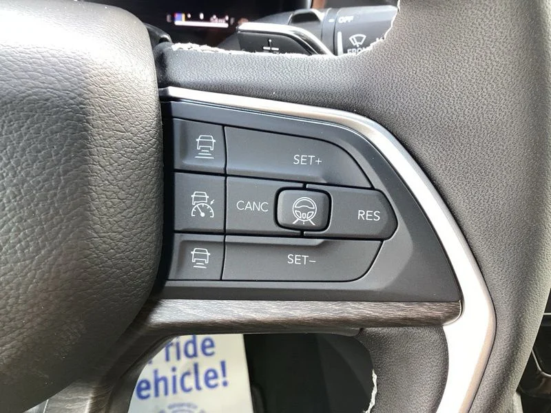 New 2026 Bright White Clearcoat Jeep Laredo Altitude image 34