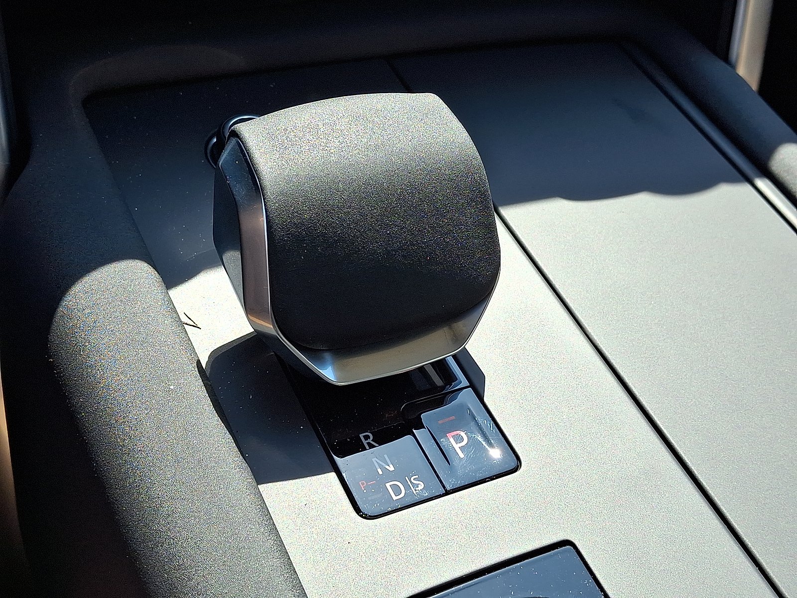 New 2026 Charente Grey Premium Metallic - 1DN Land Rover Tempest Edition image 11