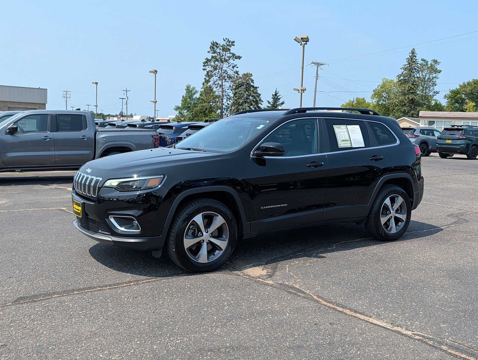 Used 2022 Diamond Black Crystal Pearlcoat Jeep Limited image 3