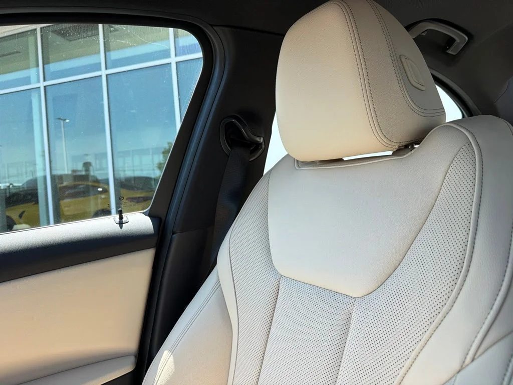 Used 2025 White BMW 330i image 24