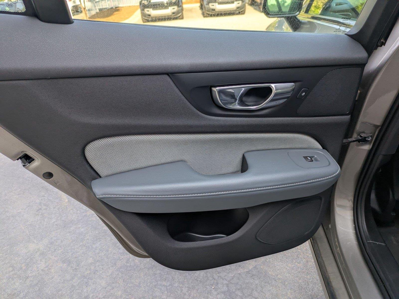 Used 2020 Pebble Grey Metallic Volvo R-Design image 20
