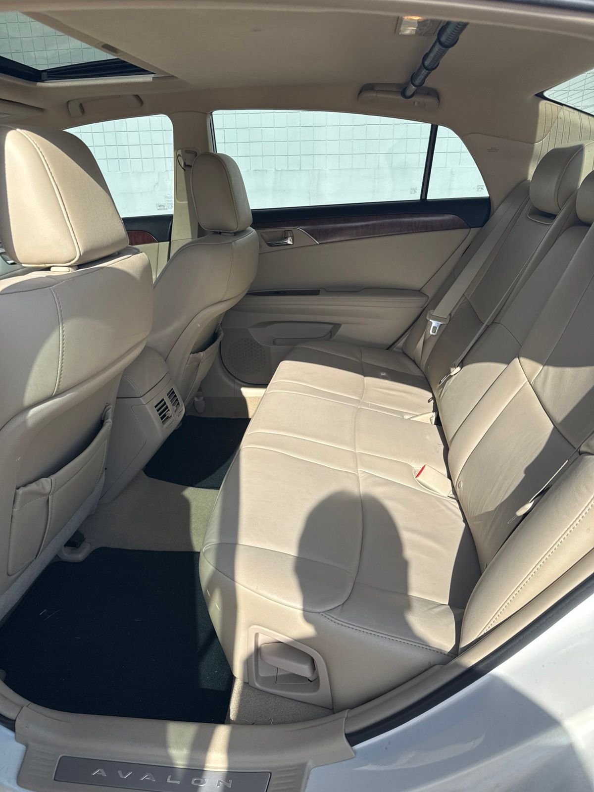 Used 2011 White Toyota Base image 8