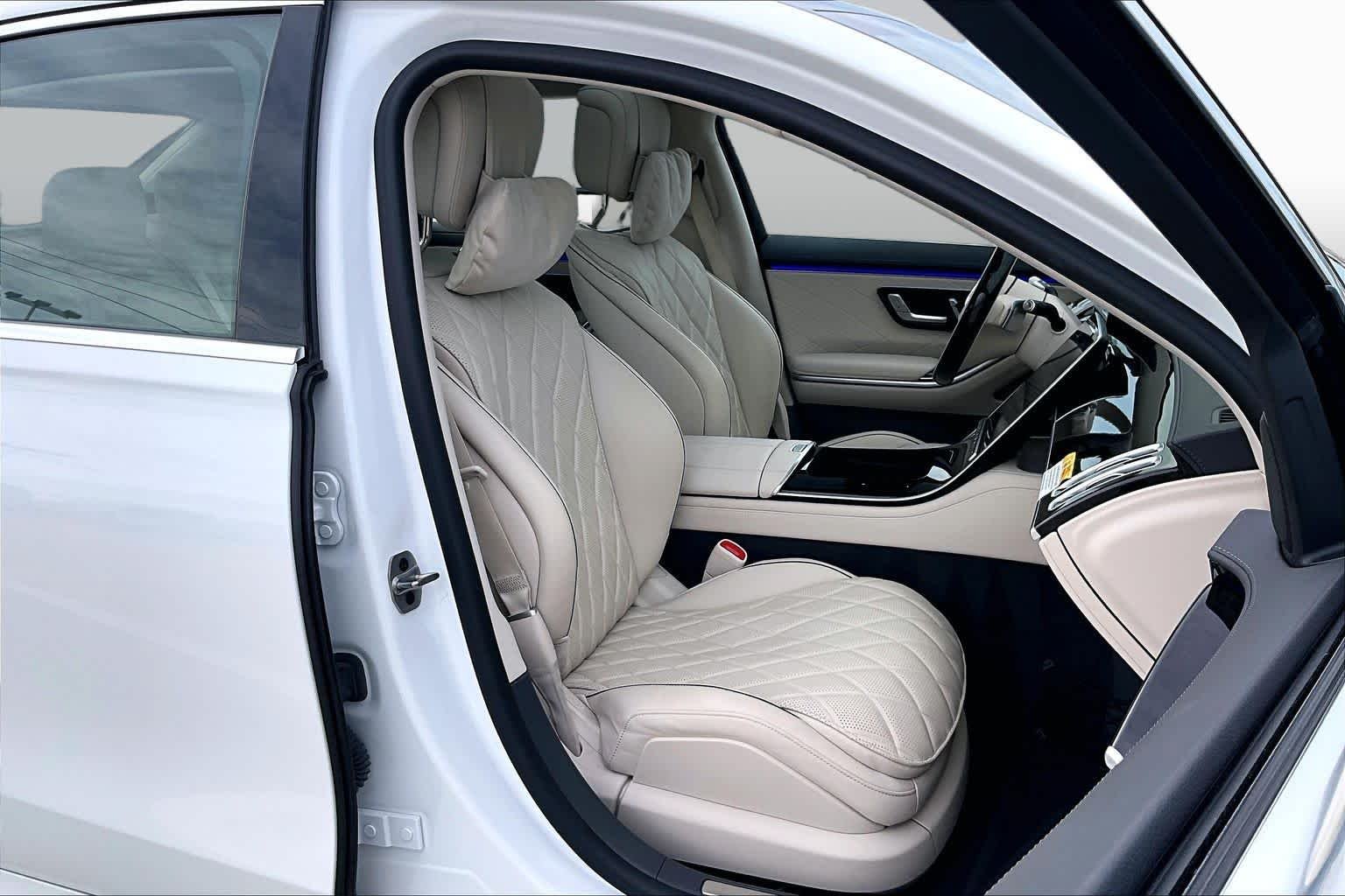 Used 2024 MANUFAKTUR Moonlight White Metallic Mercedes-Benz S 580 image 9