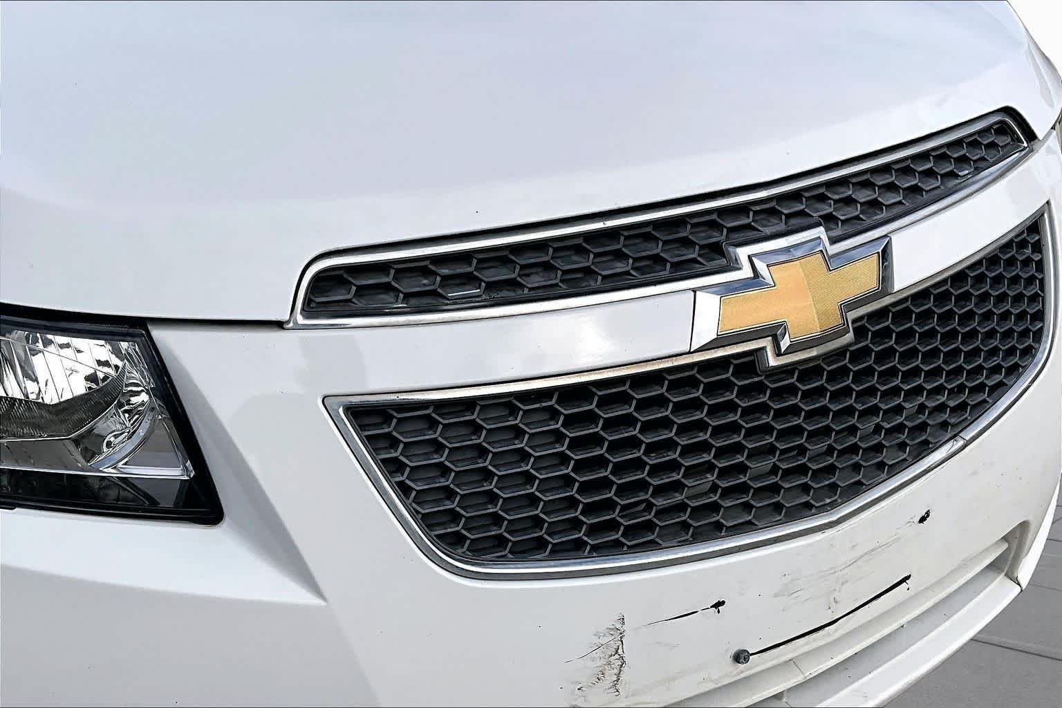 Used 2014 Summit White Chevrolet LS image 26