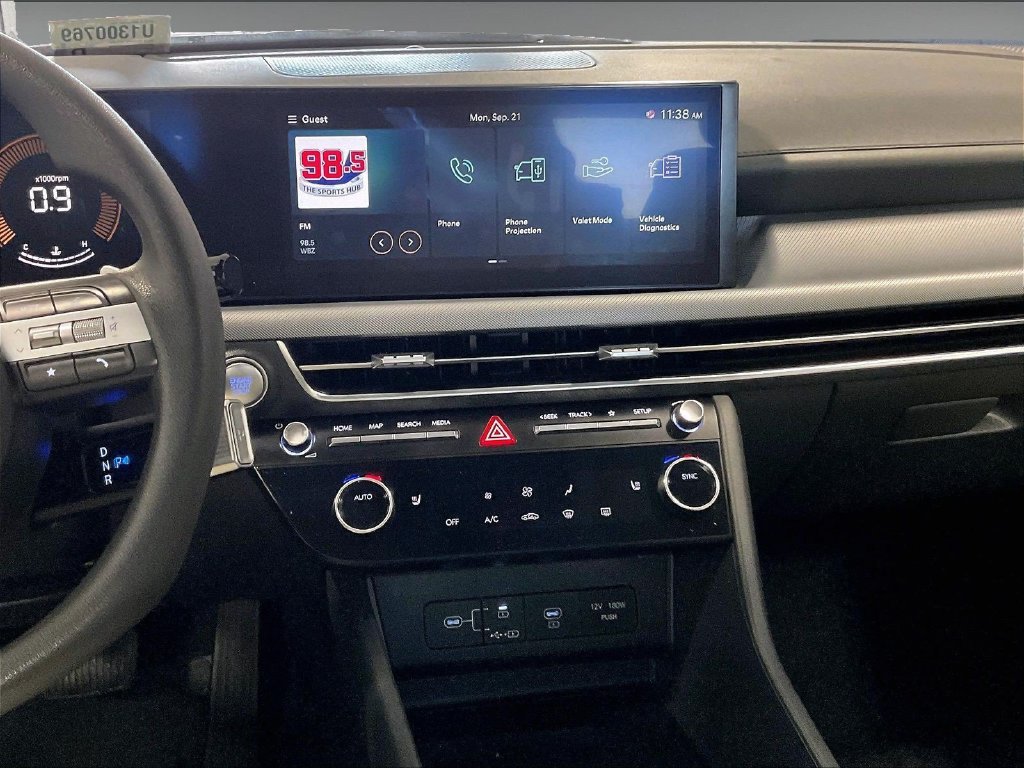 Used 2025 White Hyundai SEL image 18