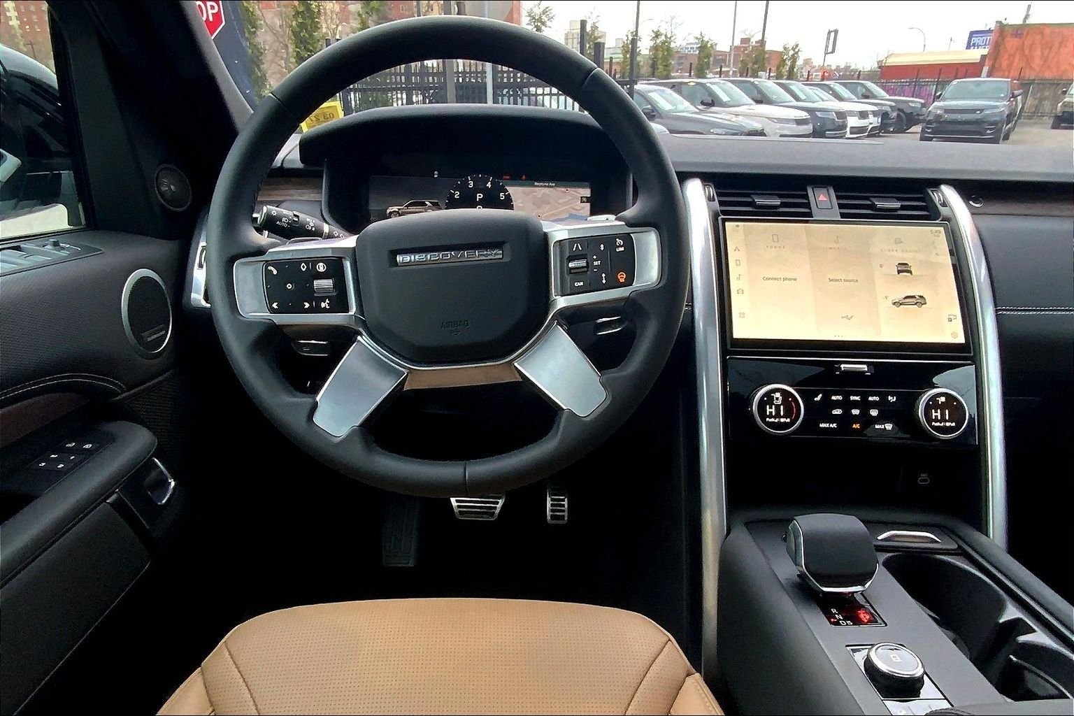 Certified Used 2025 Fuji White Land Rover Dynamic SE image 5