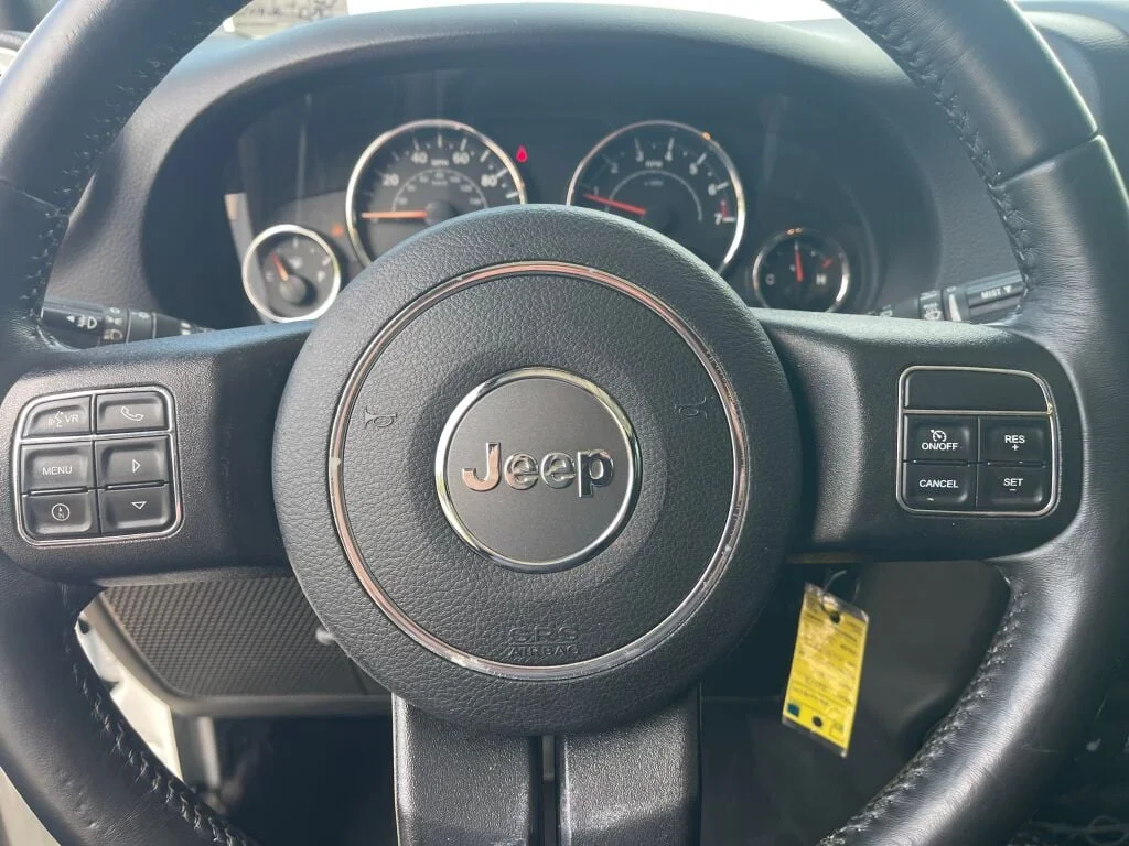 Certified Used 2018 Bright White Jeep Rubicon image 14