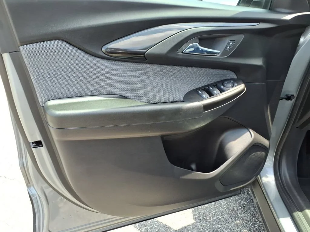 Used 2023 Sterling Gray Metallic Chevrolet LT image 18