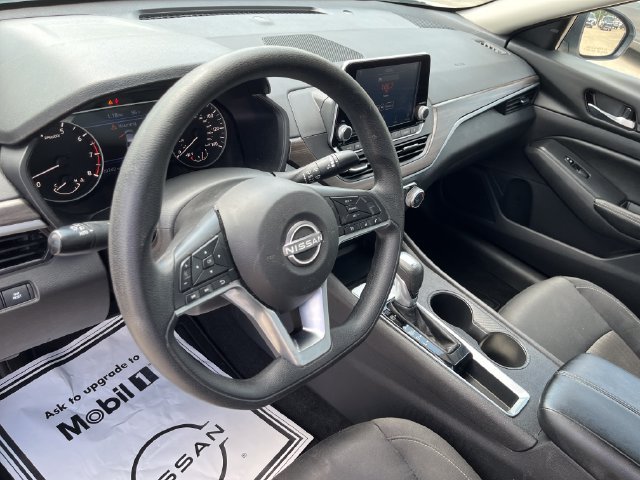 Certified Used 2025 White Nissan 2.5 SV image 14