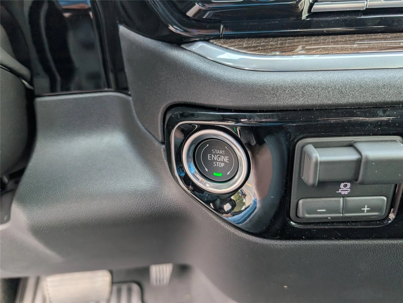 New 2026 Onyx Black GMC Elevation image 20