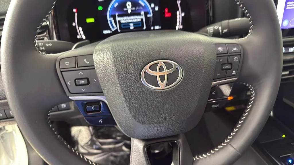 Used 2025 White Toyota SE image 23