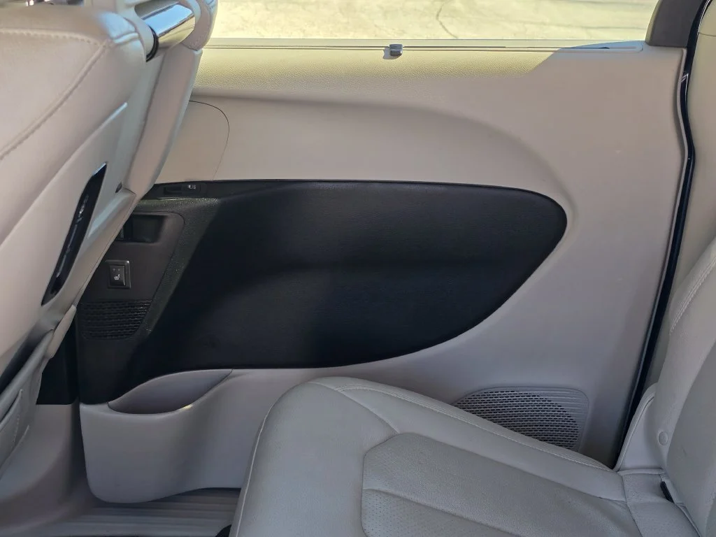 Used 2018 Blue Chrysler Touring L Plus image 48