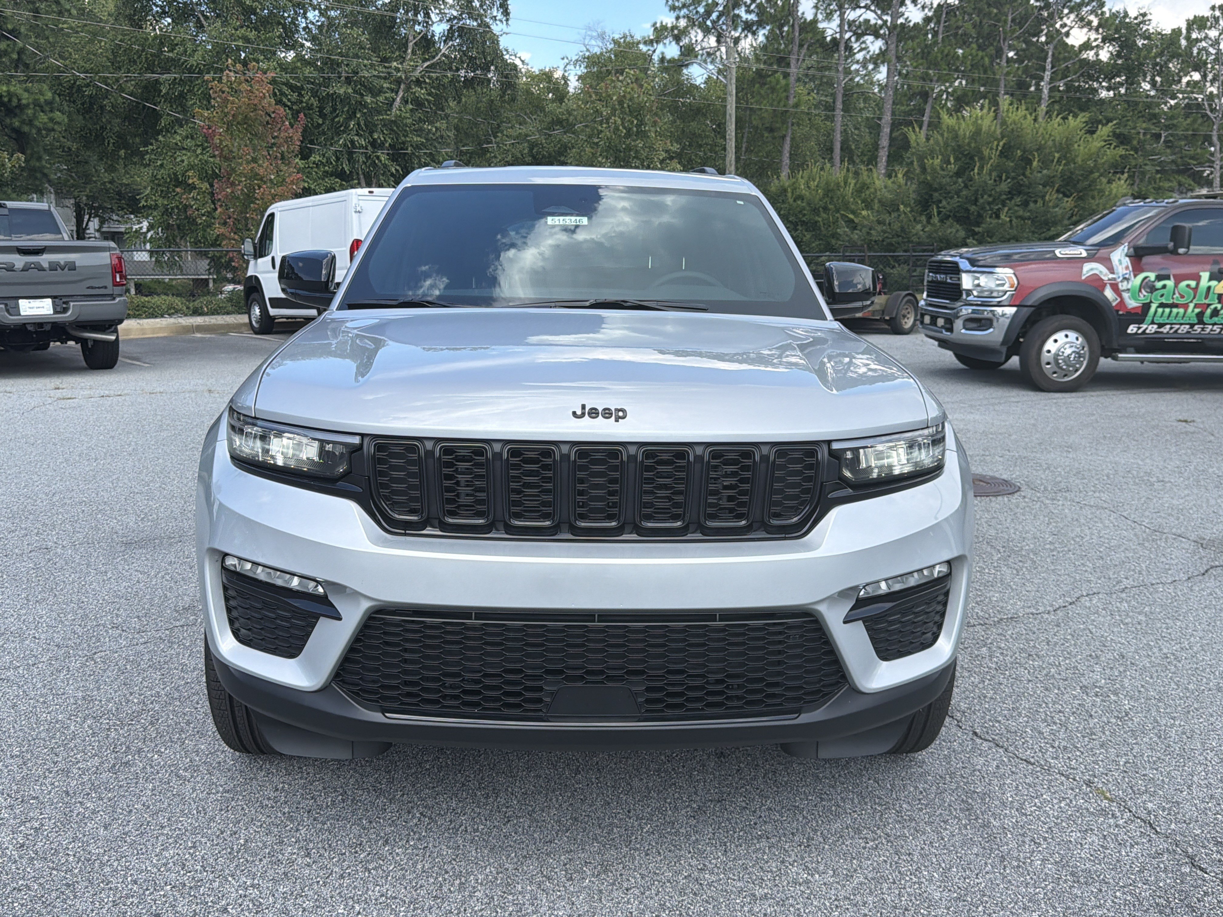 New 2025 Silver Zynith Exterior Paint Jeep Limited image 2