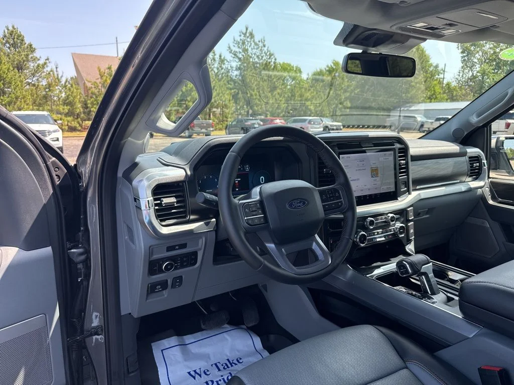 Used 2025 Gray Ford Lariat image 5
