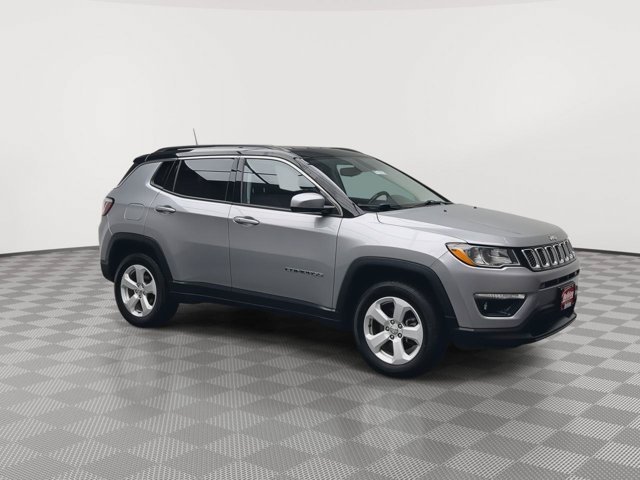 Used 2020 Billet Silver Metallic Clearcoat Jeep Latitude image 36