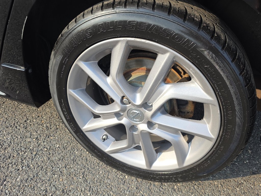 Used 2015 Super Black Nissan SR image 6
