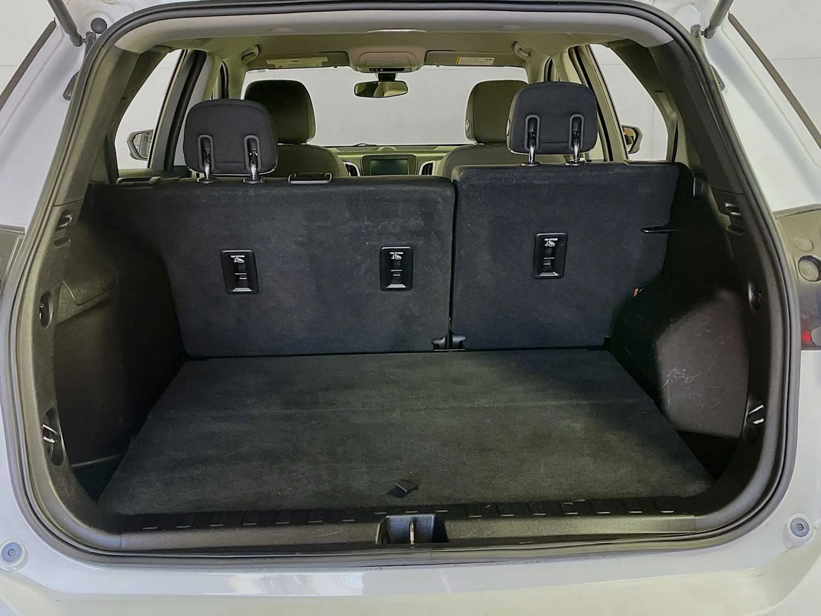 Used 2018 Summit White Chevrolet LS image 22