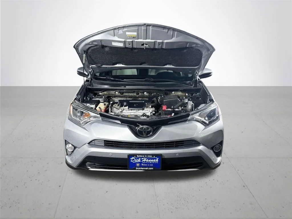 Used 2018 Silver Sky Metallic Toyota XLE image 22