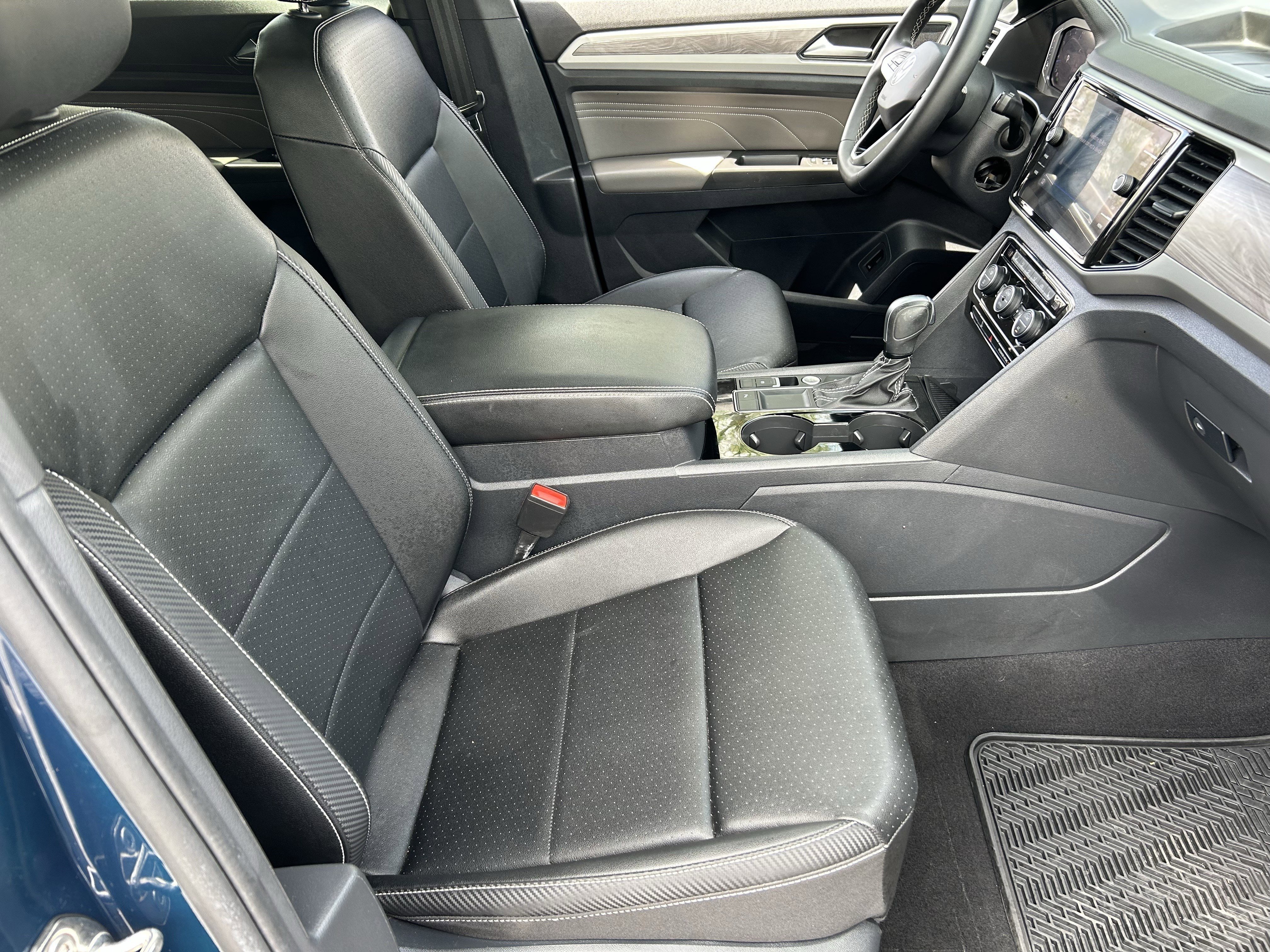 Used 2023 Blue Metallic Volkswagen 3.6L V6 SE w/Technology image 9