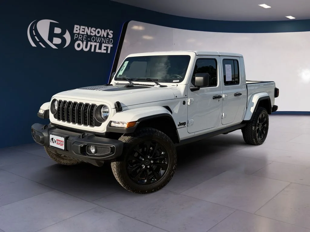 2025 Jeep Gladiator Nighthawk Auto's photo