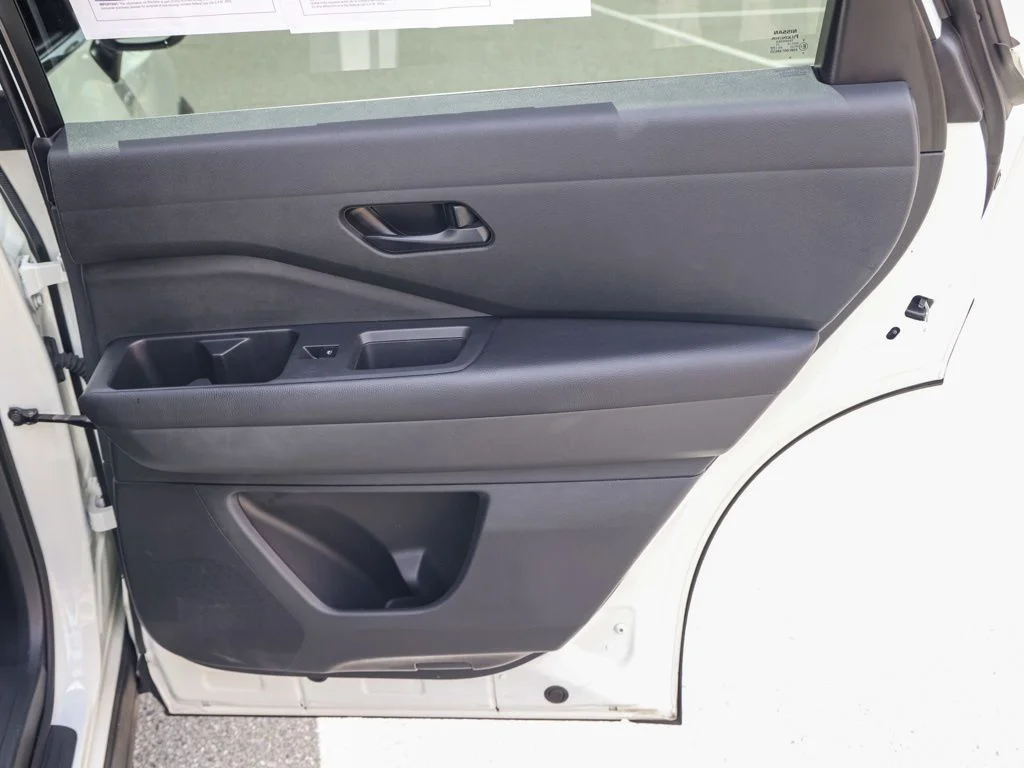 Used 2024 White Nissan S image 18