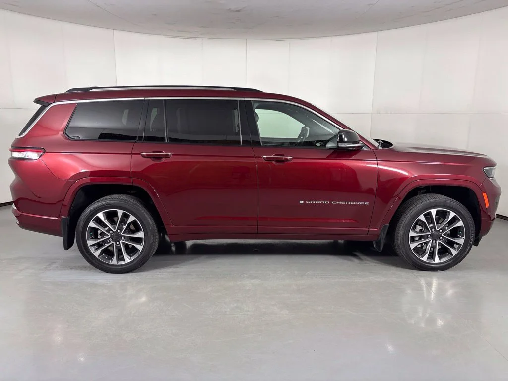 Used 2023 Red Jeep Overland image 9