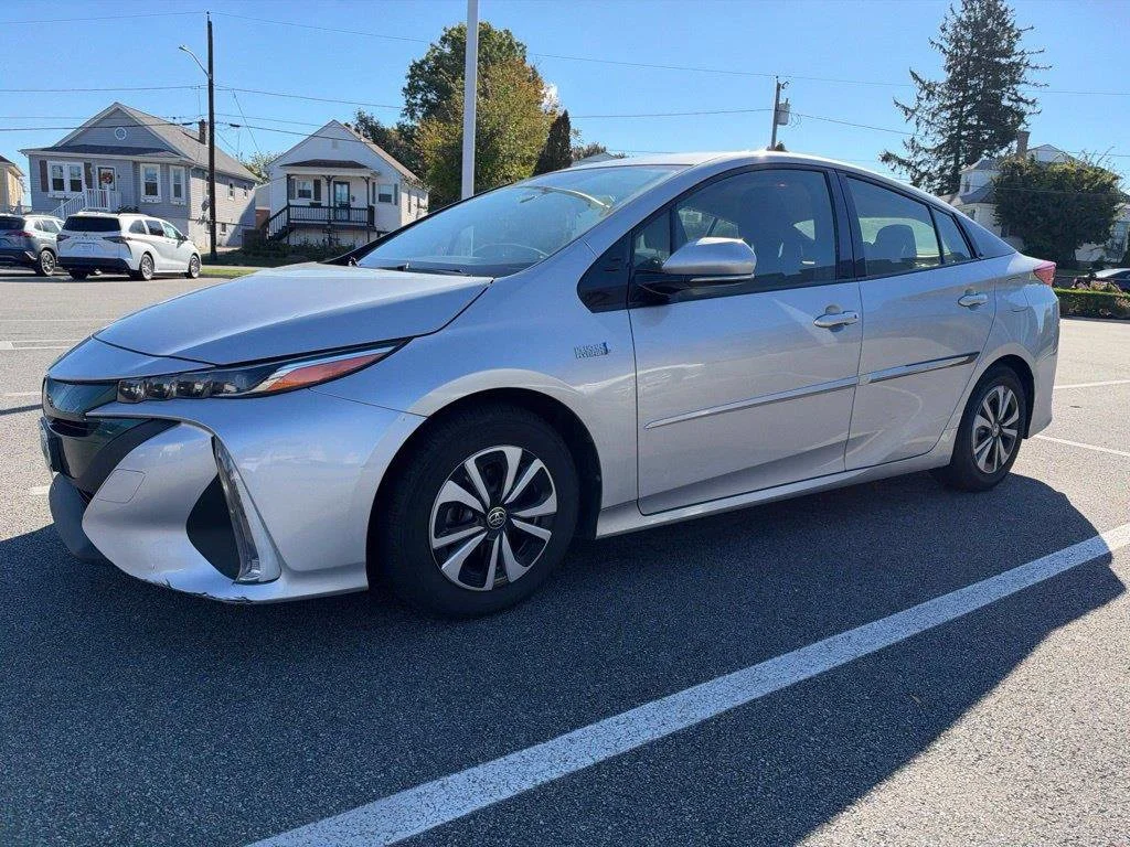Used 2018 Classic Silver Metallic Toyota Plus image 5