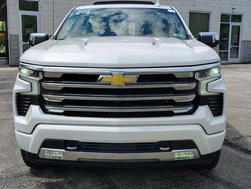 Used 2025 Beige Chevrolet High Country image 5
