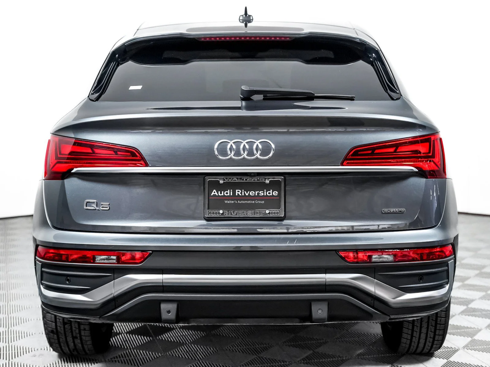 Used 2023 Daytona Gray Pearl Effect Audi S line Prestige image 7
