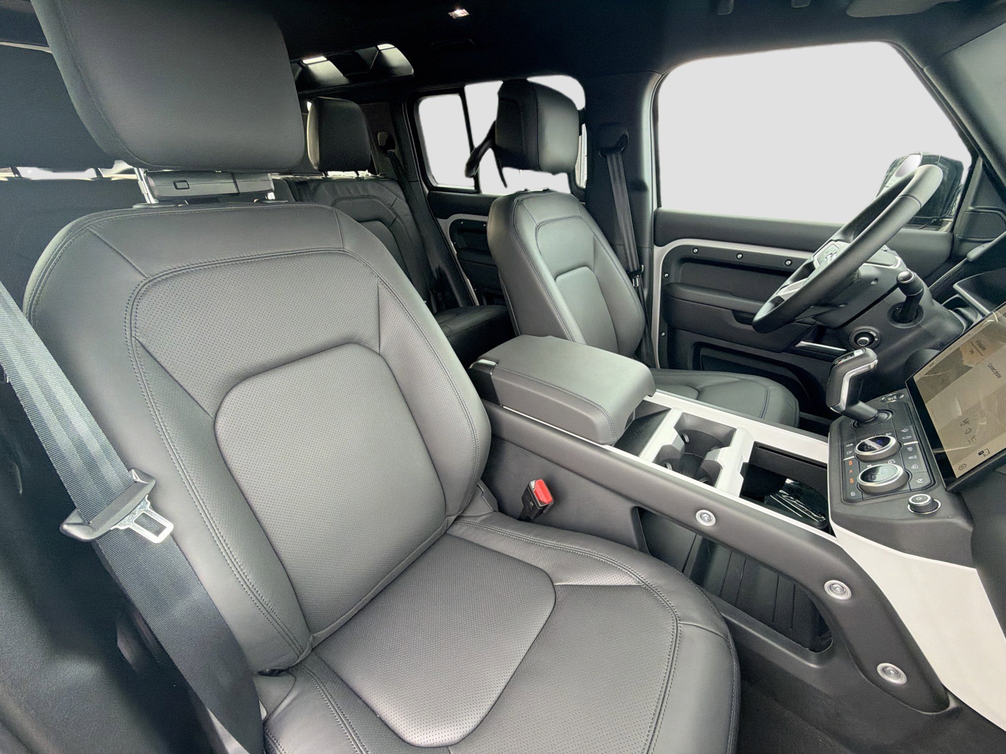 2026 Land Rover Defender X-Dynamic SE - Photo 14