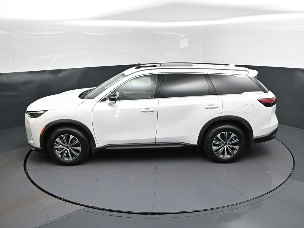 Certified Used 2026 White INFINITI PURE image 33