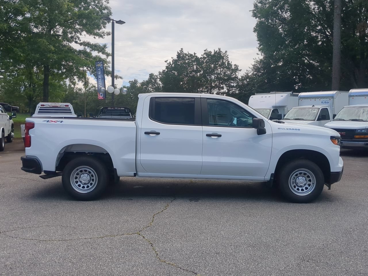 New 2026 Summit White Chevrolet WT image 9