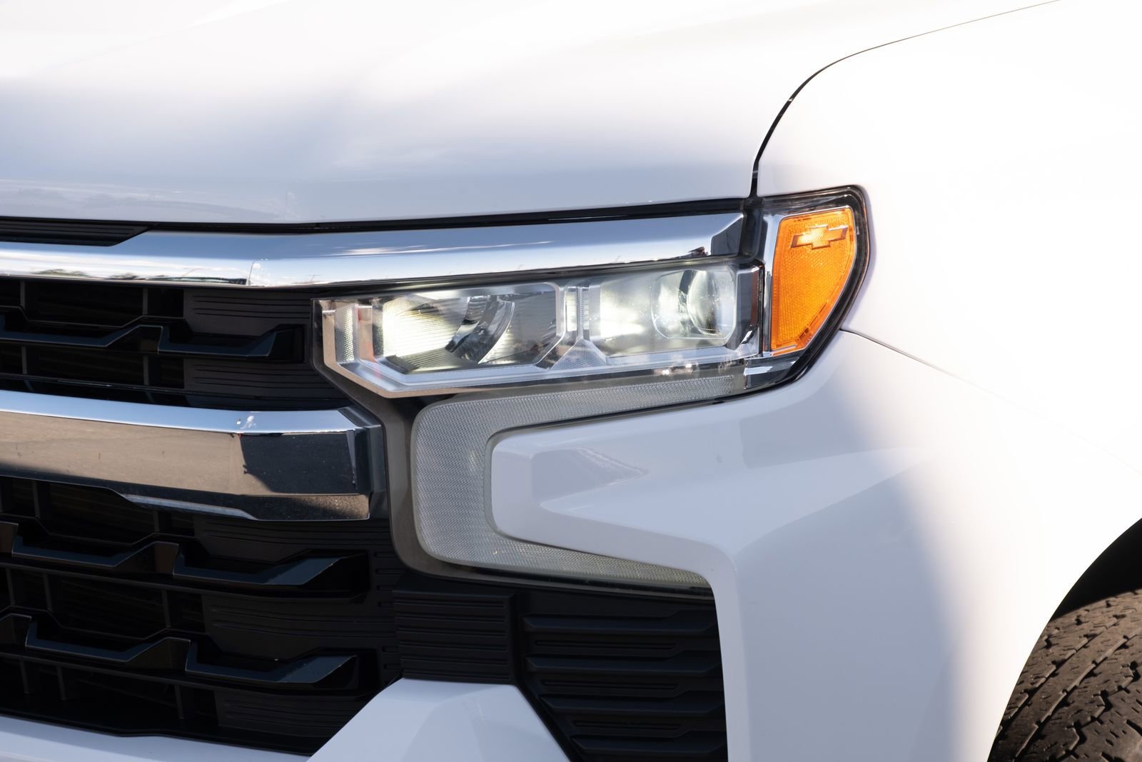 Used 2024 Summit White Chevrolet LT image 19