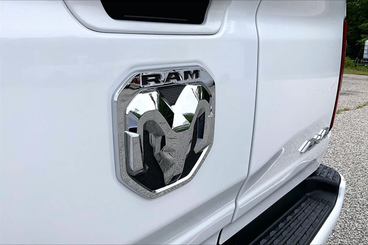 Used 2020 Bright White Clearcoat Ram Limited image 33