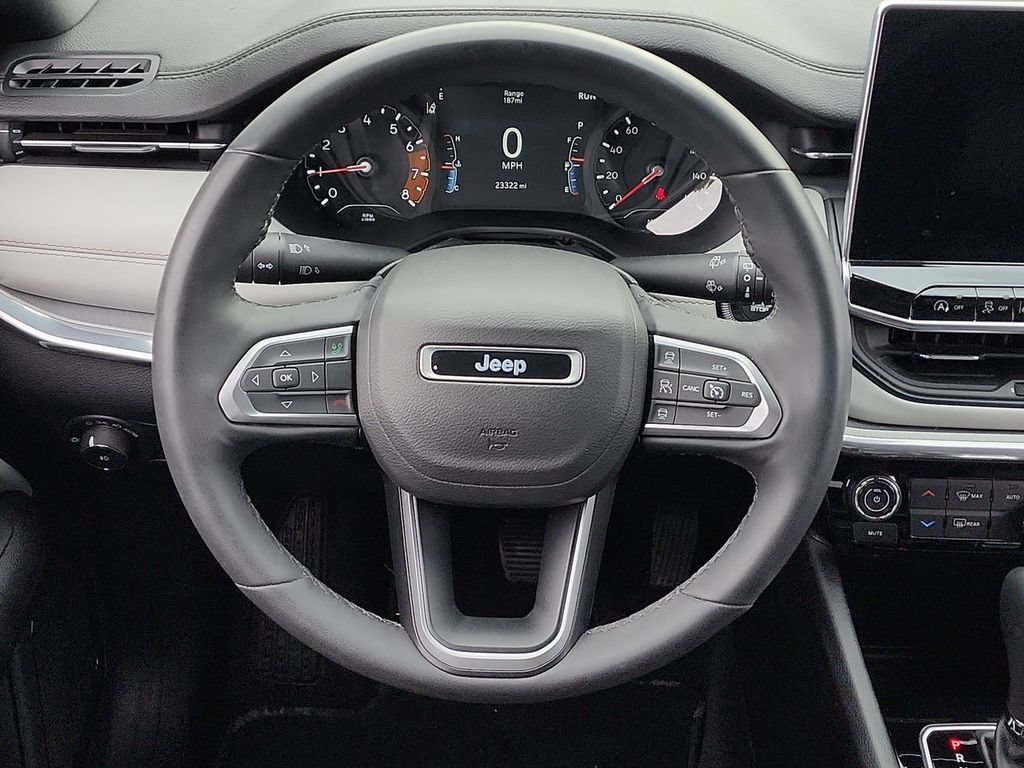 Used 2023  Jeep Limited image 19