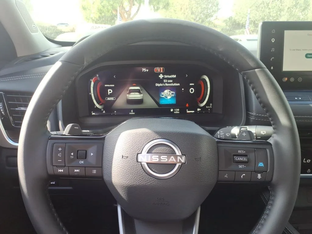 New 2026 Champagne Silver Metallic Nissan Platinum image 13