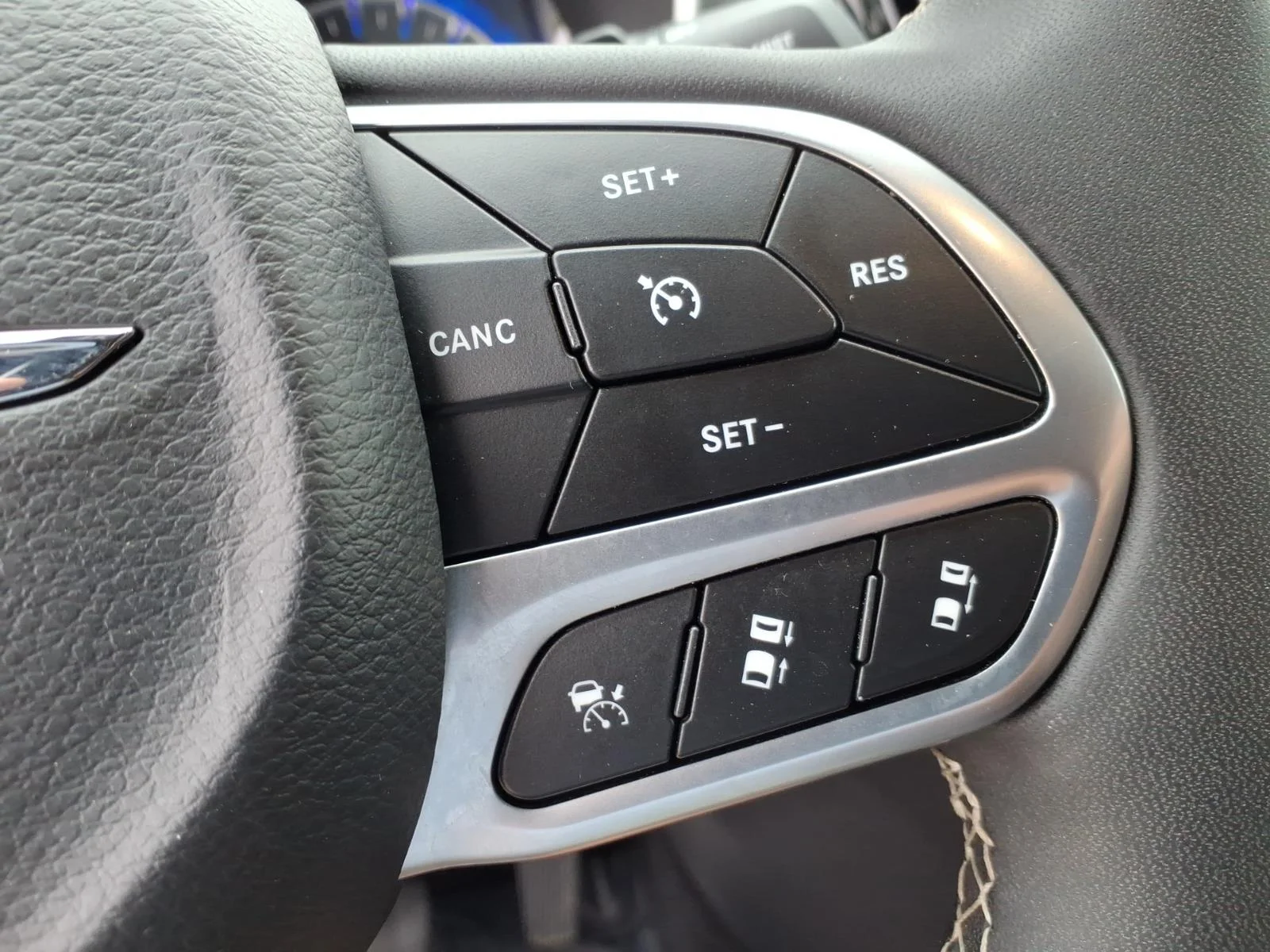 2025 Chrysler Pacifica Select - Photo 26