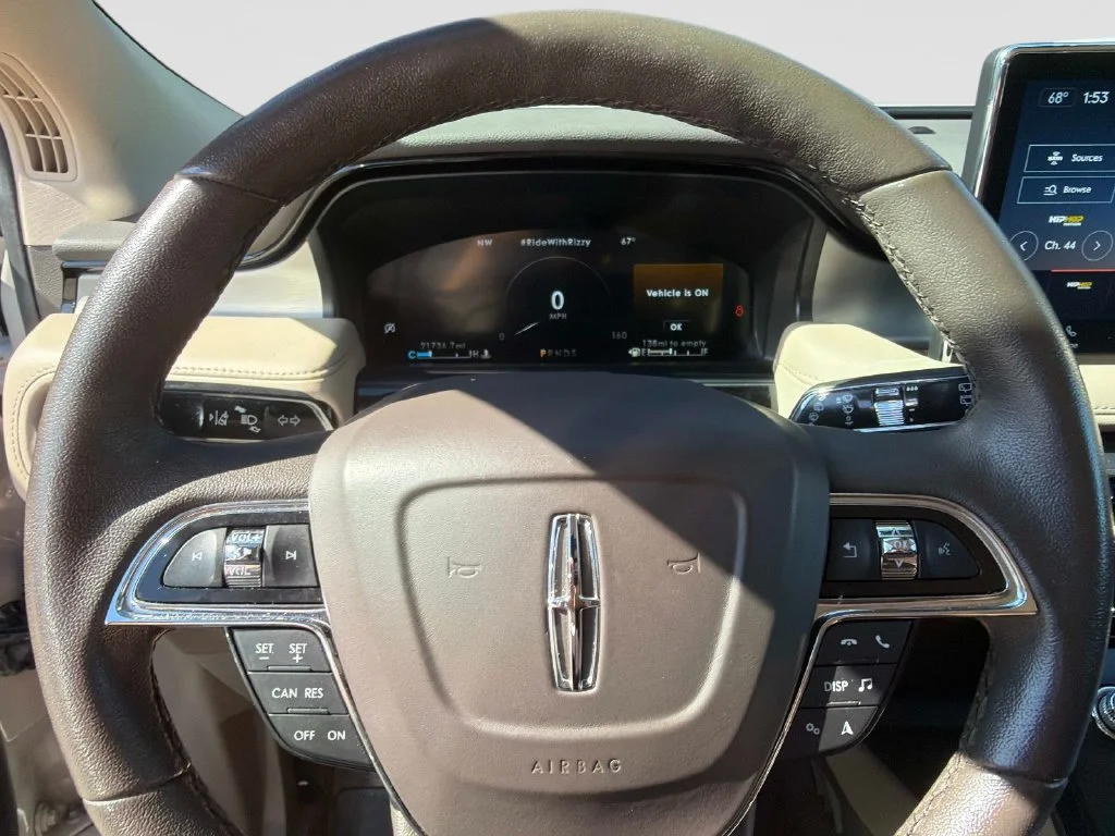 Used 2023 White Lincoln Standard image 27