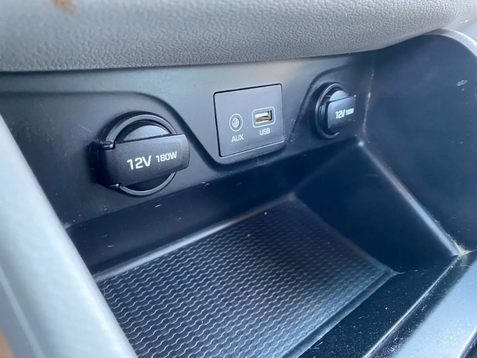 Used 2018 Molten Silver Hyundai Value image 34