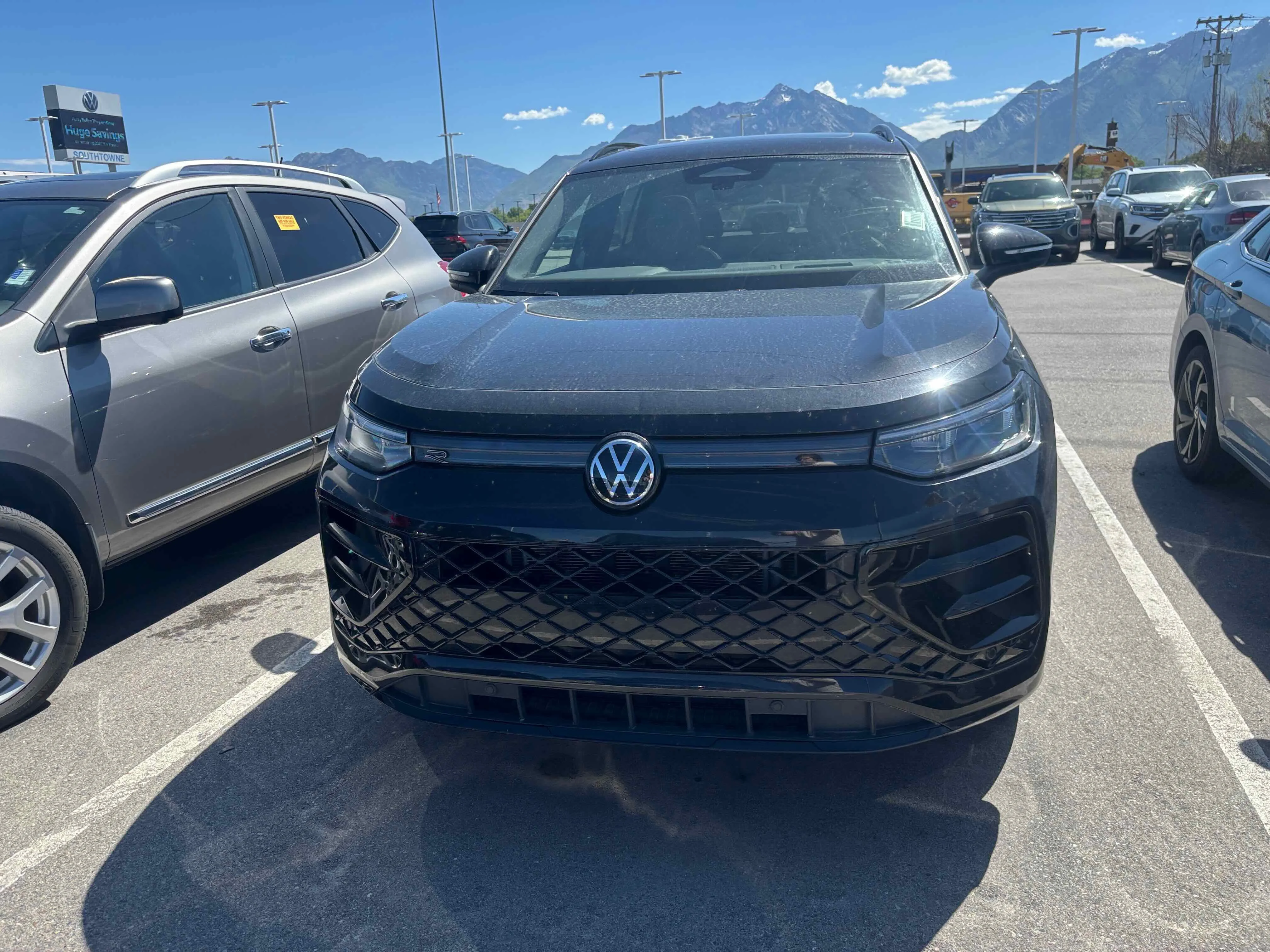 Used 2025 Deep Black Volkswagen SE R-Line Black image 2