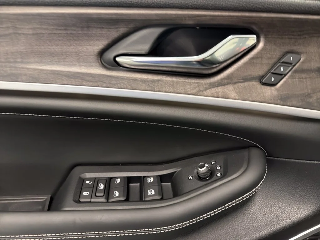 New 2027 Gray Jeep Limited image 19