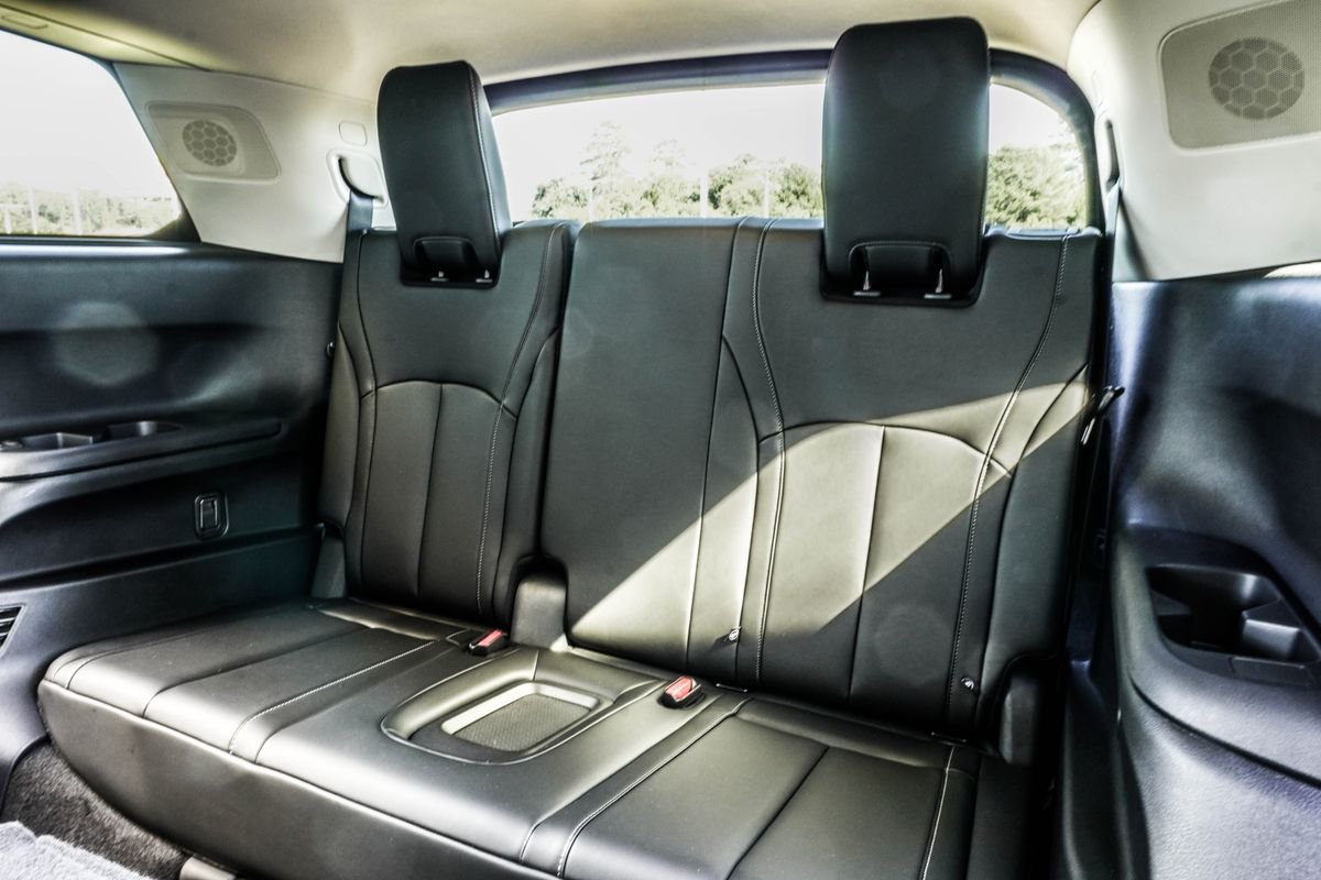 Used 2025 White INFINITI LUXE image 40