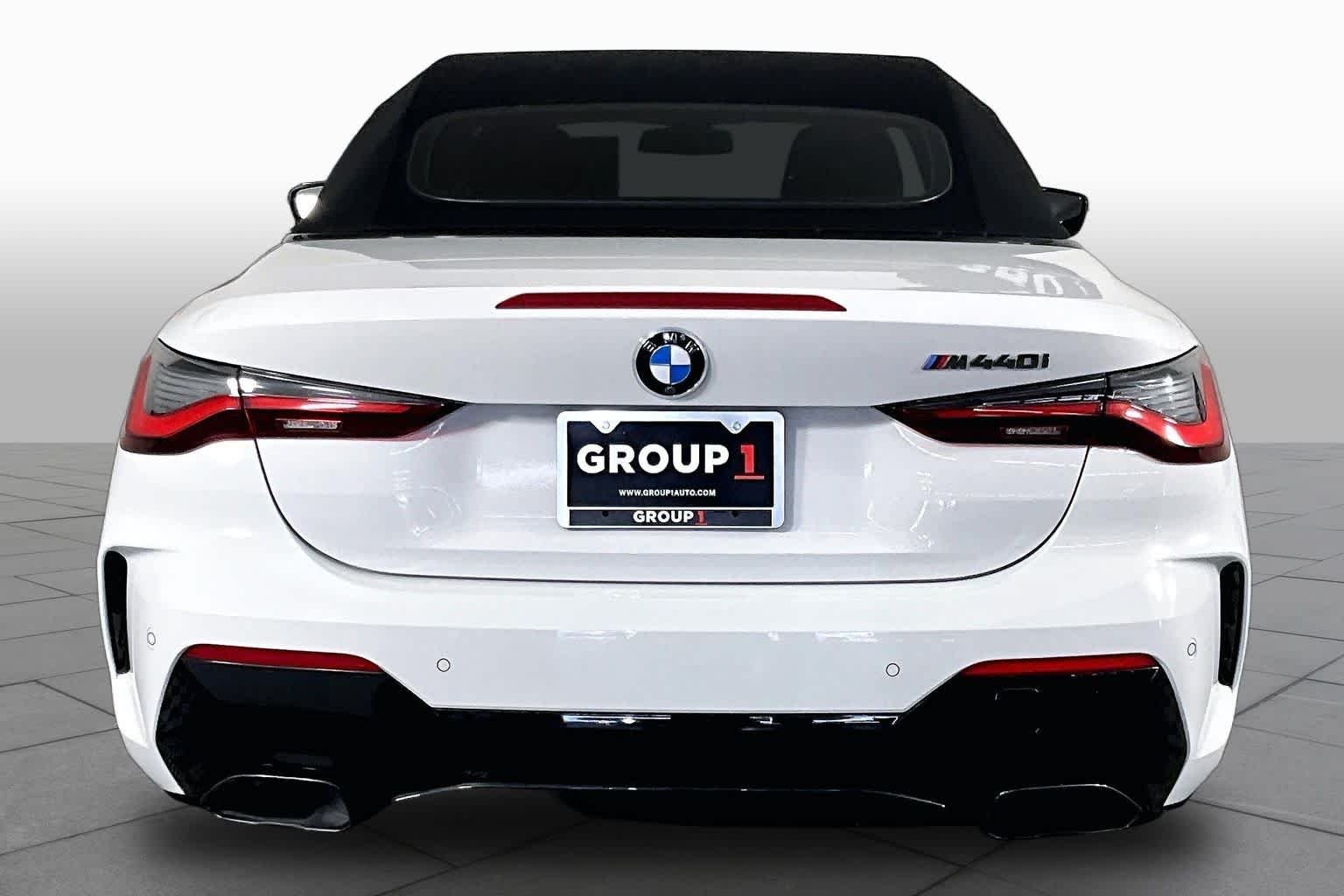 Used 2023 Alpine White BMW M440i image 5