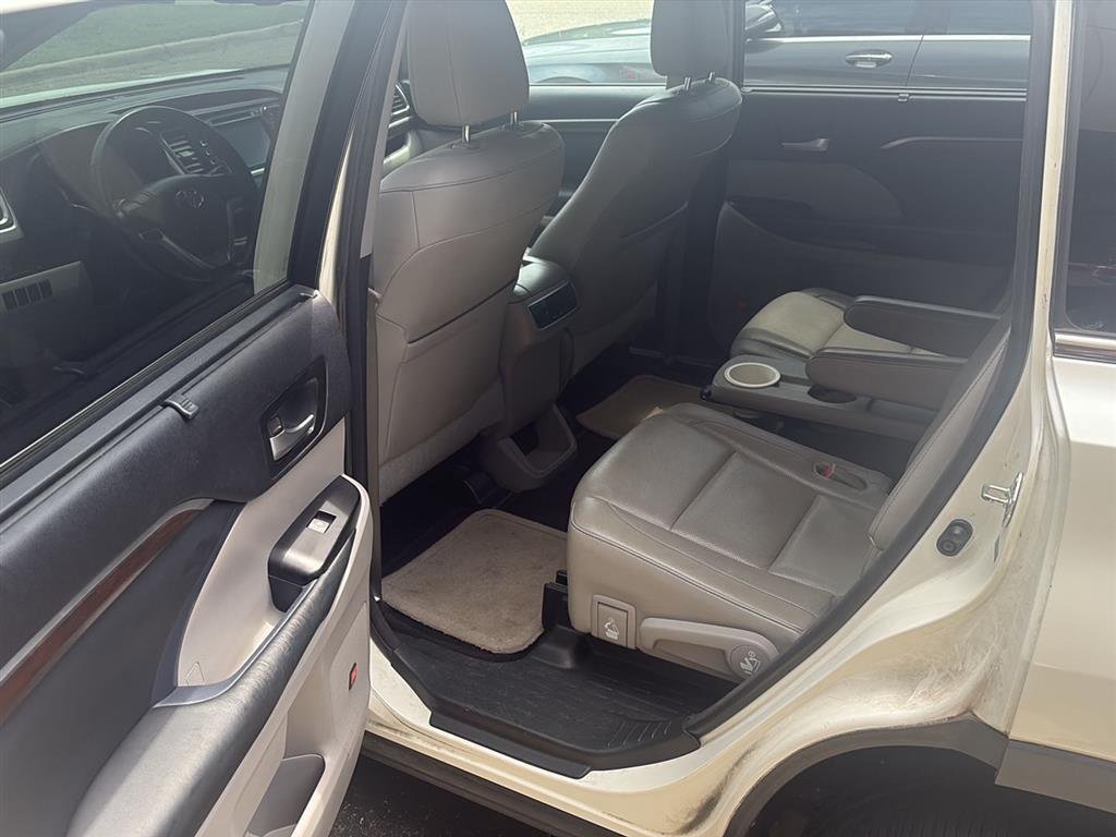 Used 2014 WHITE TOYOTA  image 13