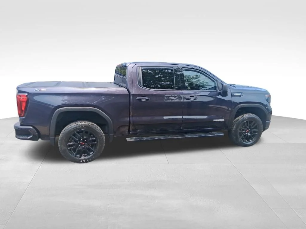 Used 2022 Silver GMC Elevation image 4