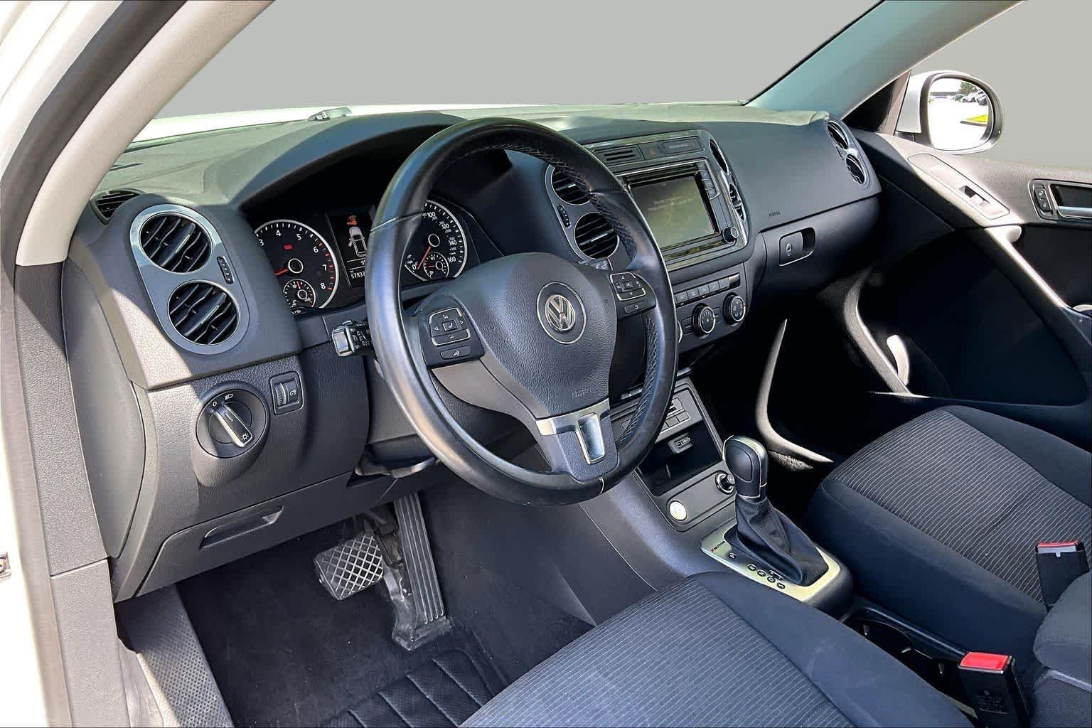Used 2018 Pure White Volkswagen  image 16