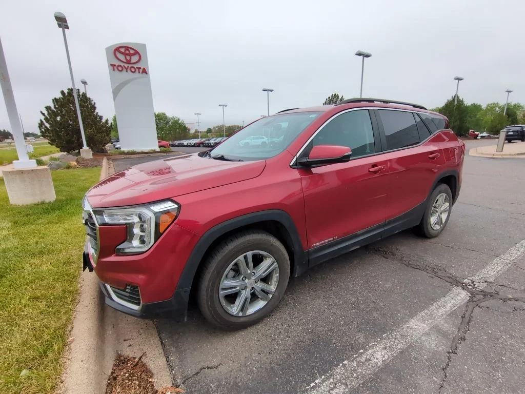 Used 2022 GMC Terrain SLE with VIN 3GKALTEV9NL118421 for sale in Minneapolis, Minnesota