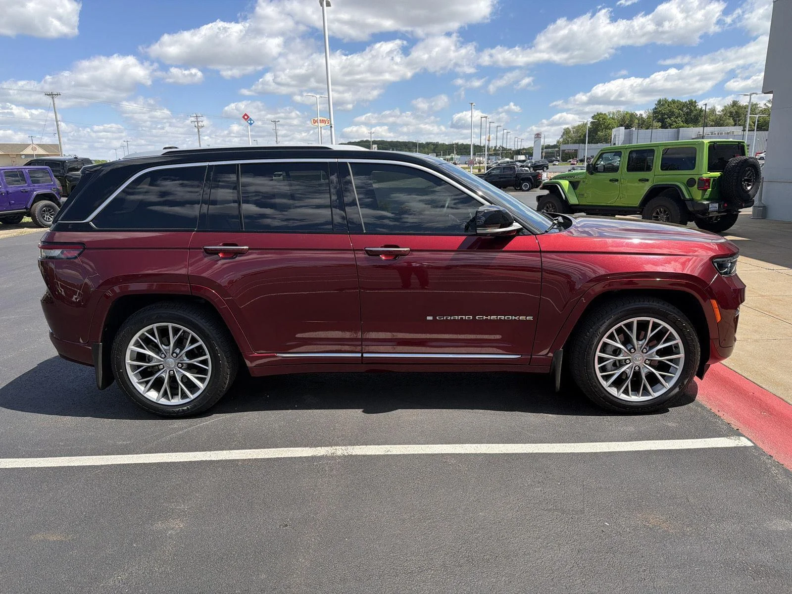 Used 2023 Velvet Red Pearlcoat Jeep Summit image 5