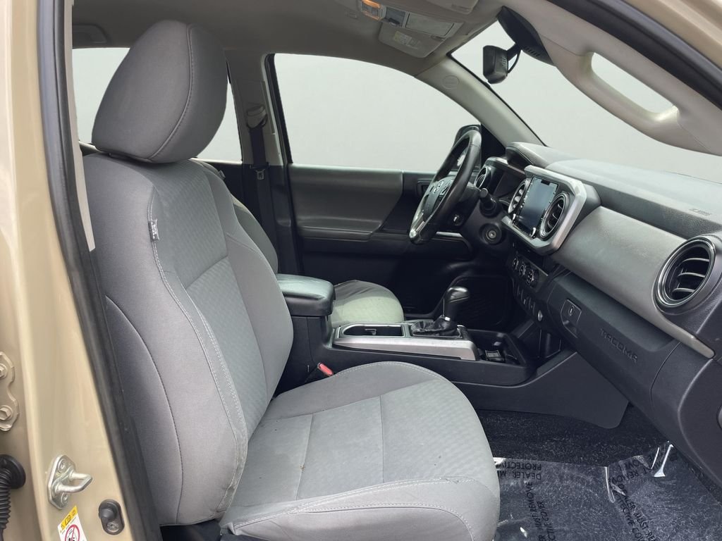 Used 2020  Toyota SR5 image 11